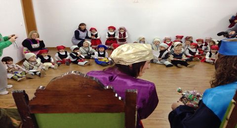 visita pajes a la guarderia (4)